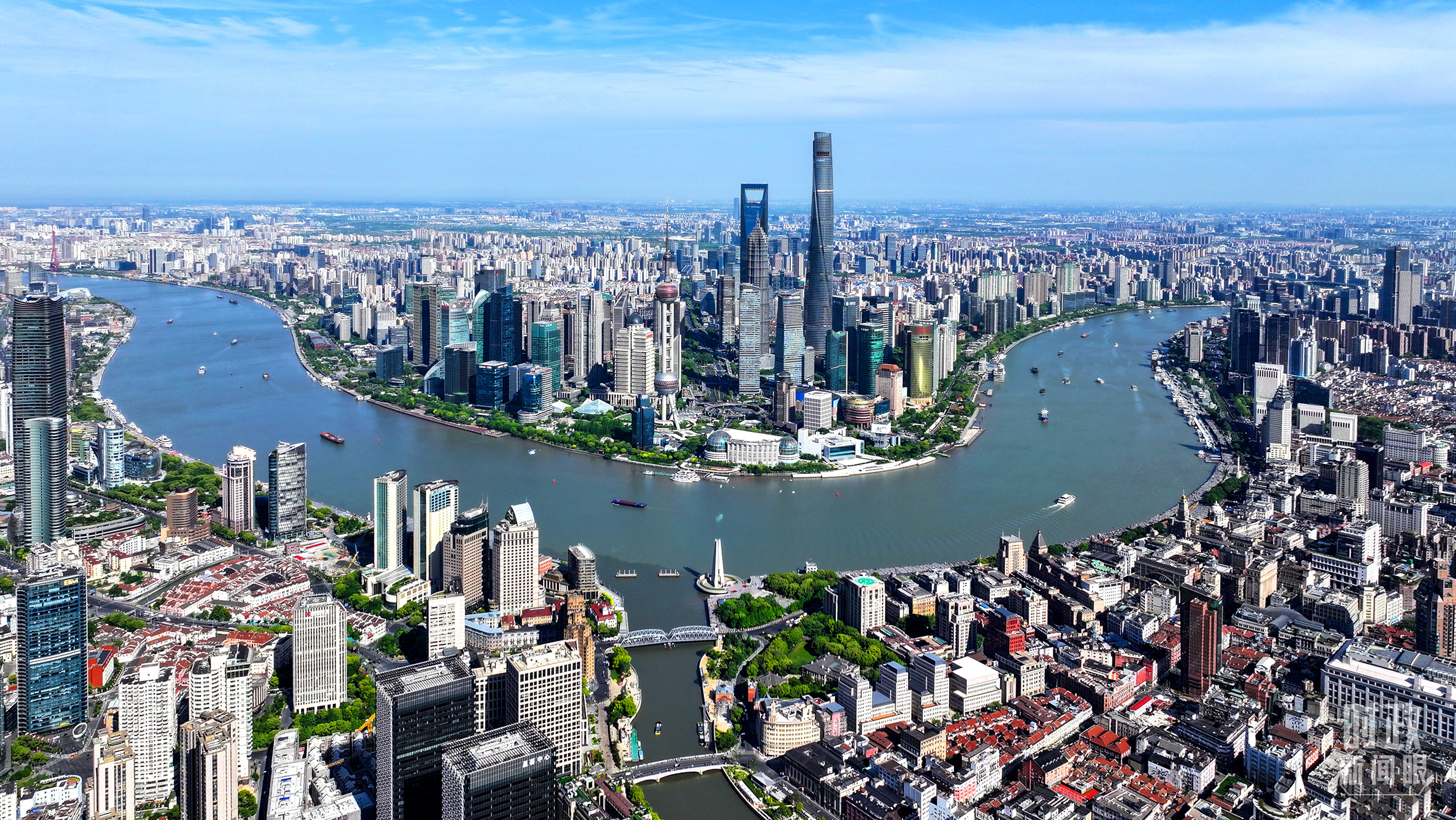 △ 上海外滩。4月30日，部分省区市“十五五”时期经济社会发展座谈会在上海召开。（总台央视记者范凯拍摄）